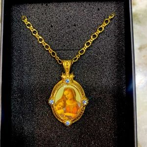 BEAUTIFUL MADONNA MEDAL ON CHAIN